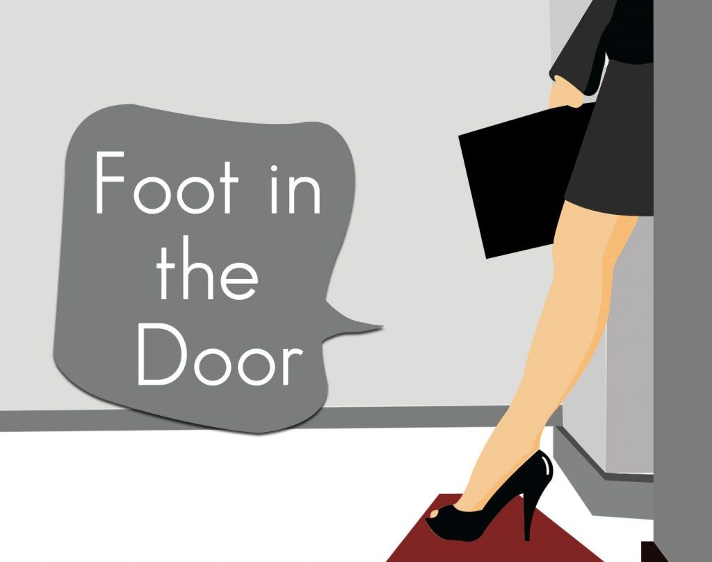 Get by foot. Get your foot in the Door. To get your foot in the Door перевод идиомы. Get foot in the Door идиома. Foot in the Door technique.